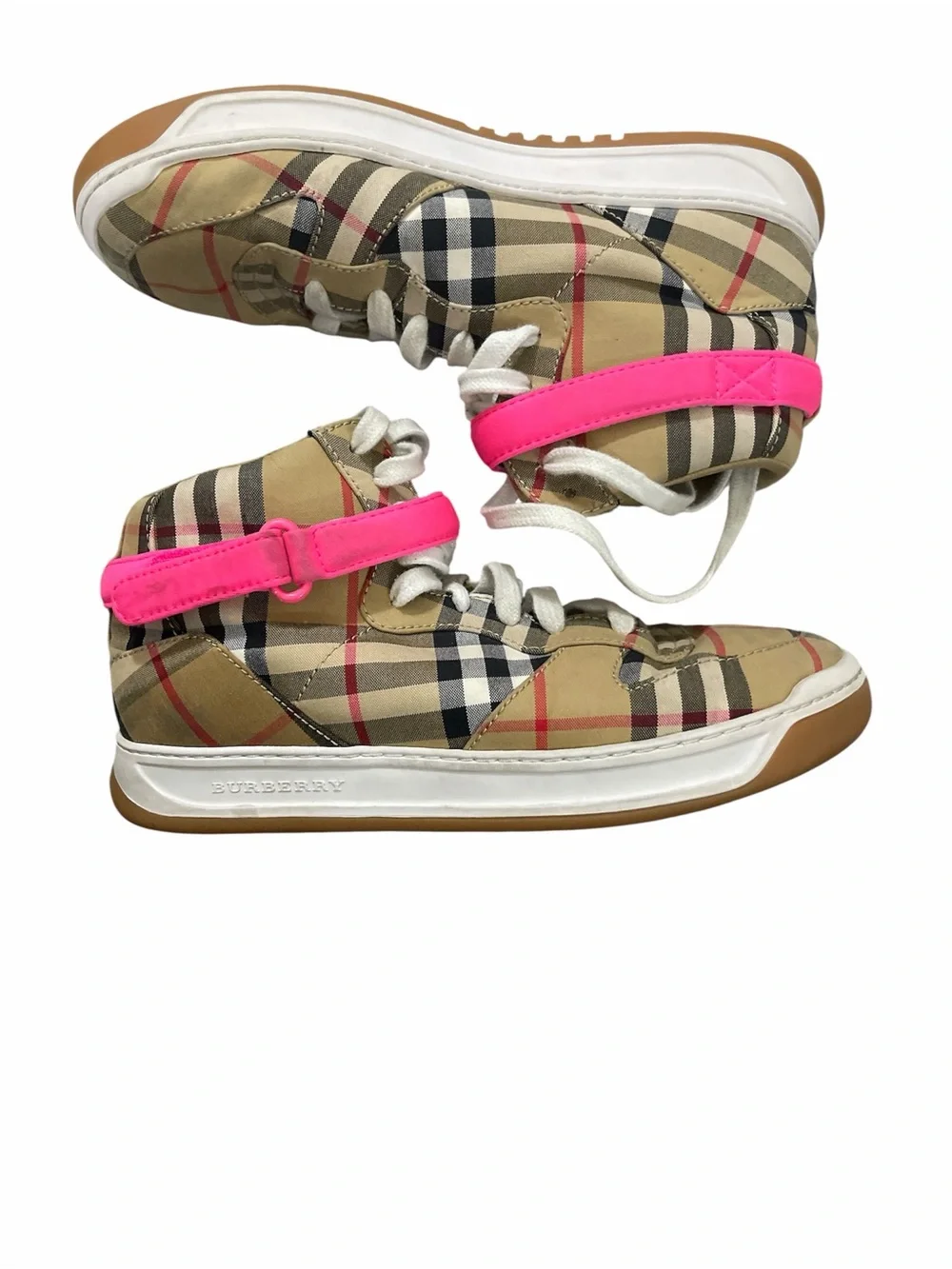 Burberry shoes feet top